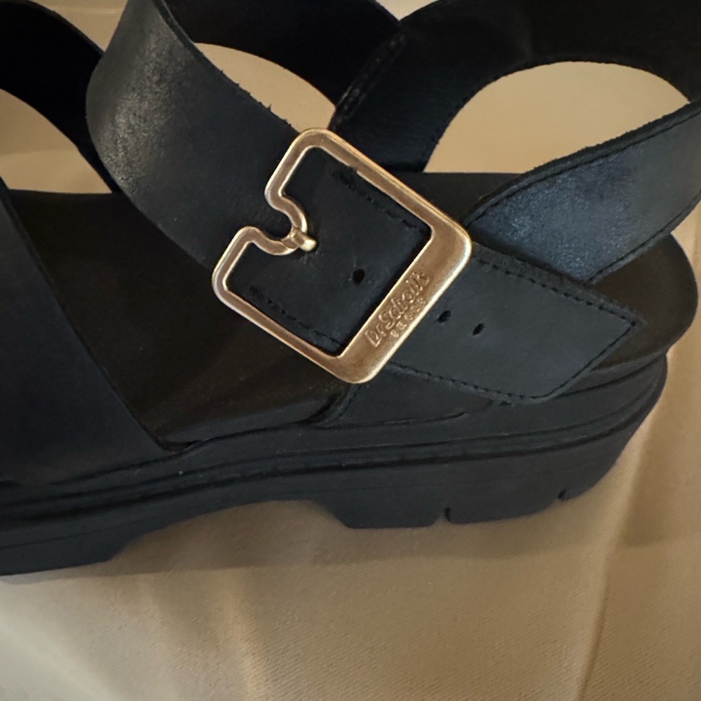 Black Dr. Scholl’s Trekkie Chunky Sandal w Lug Soles - Picture 4 of 6